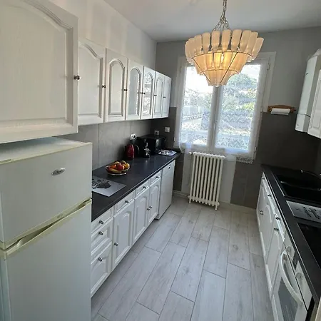 Maison De Plein Centre, 3 Etoiles, A 200m De La Plage, Parking Prive, Wifi Royan