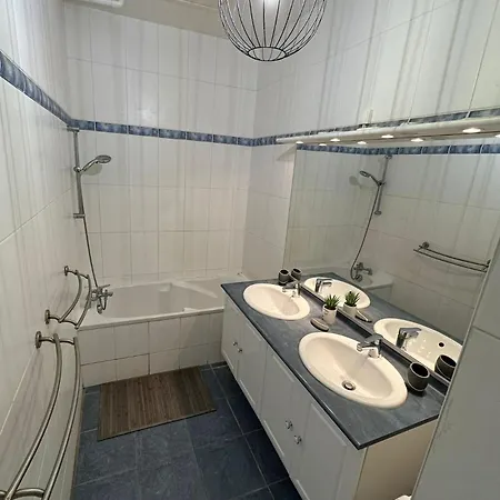 Maison De Plein Centre, 3 Etoiles, A 200m De La Plage, Parking Prive, Wifi Holiday home Royan