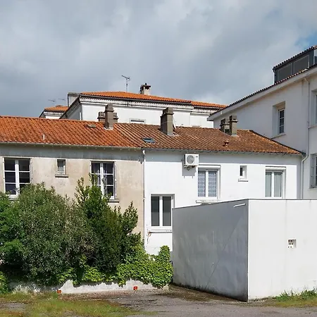 Maison De Plein Centre, 3 Etoiles, A 200m De La Plage, Parking Prive, Wifi * Royan