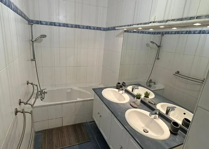 Maison De Plein Centre, 3 étoiles, à 200m De La Plage, Parking Privé, Wifi Hébergement de vacances Royan