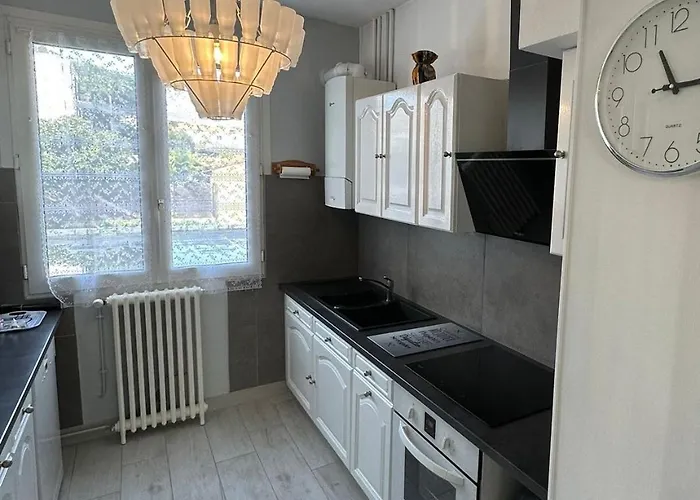 Maison De Plein Centre, 3 étoiles, à 200m De La Plage, Parking Privé, Wifi Hébergement de vacances Royan