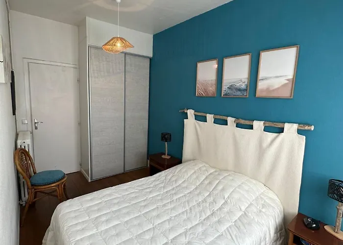 Hébergement de vacances Maison De Plein Centre, 3 étoiles, à 200m De La Plage, Parking Privé, Wifi Royan